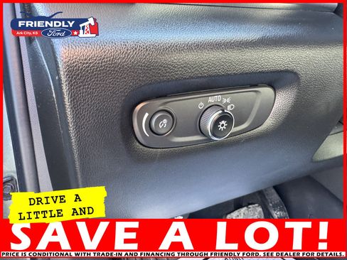 Used 2022 Chevrolet Traverse LT image 27