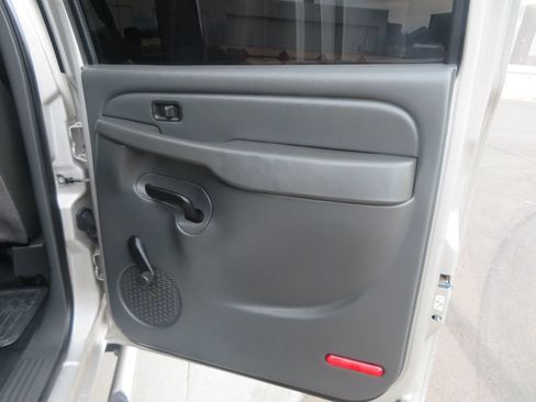 Used 2006 Chevrolet Silverado 2500 W/T w/ Heavy-Duty Power Package RWD image 27