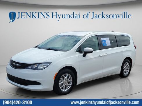 Used 2023 Chrysler Voyager LX FWD image 12