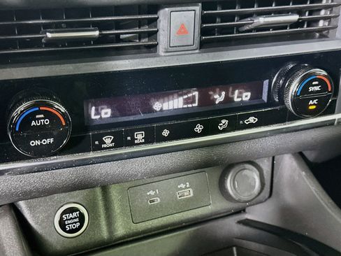 Used 2023 Nissan Rogue SV FWD image 23