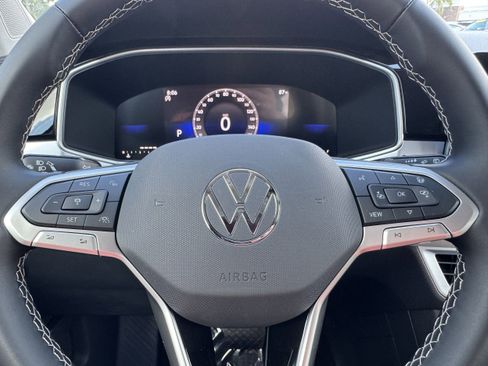 New 2025 Volkswagen Taos SE image 27