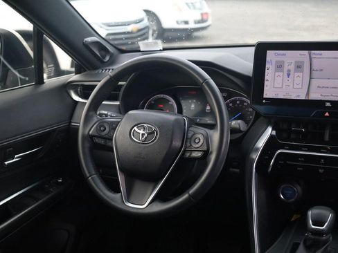 Used 2022 Toyota Venza XLE AWD/4WD image 23
