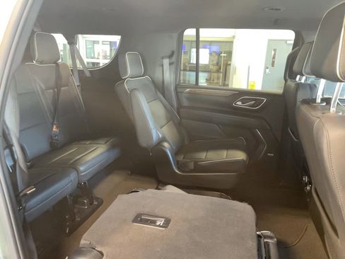 Used 2023 Chevrolet Suburban Premier AWD/4WD image 31
