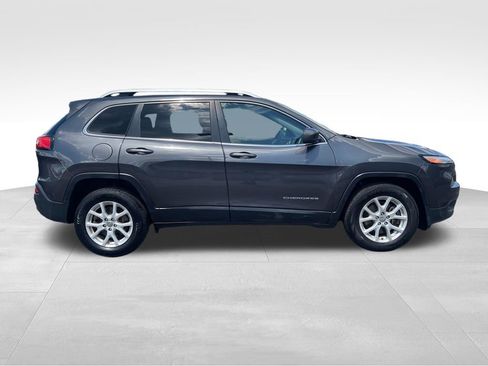 Used 2017 Jeep Cherokee Latitude w/ Safety/Convenience Group AWD/4WD image 9