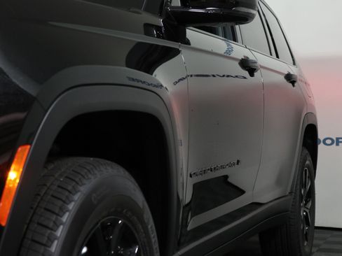 New 2025 Jeep Grand Cherokee L Altitude image 12