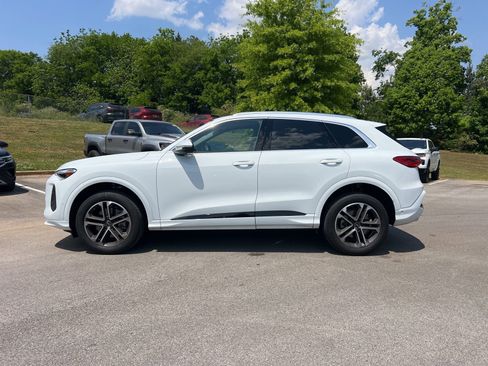 Used 2025 Audi Q5 Premium w/ Convenience Package AWD/4WD image 3