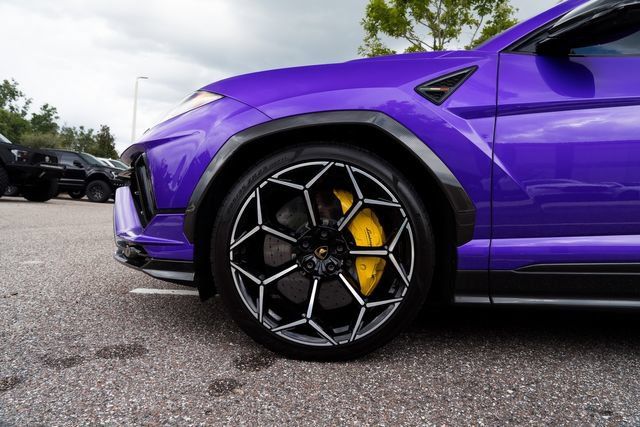 Used 2024 Lamborghini Urus Performante AWD/4WD image 13
