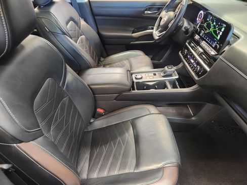 Used 2023 Nissan Pathfinder Platinum AWD/4WD image 11