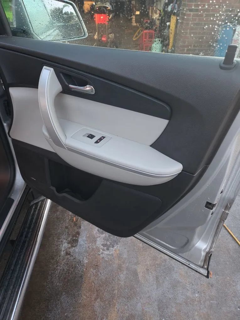 Used 2012 GMC Acadia SLT w/ LPO, 'HIT The Road' Package FWD image 26