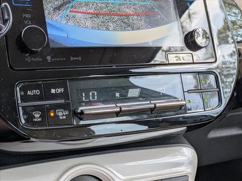 Used 2016 Toyota Prius Four FWD image 10
