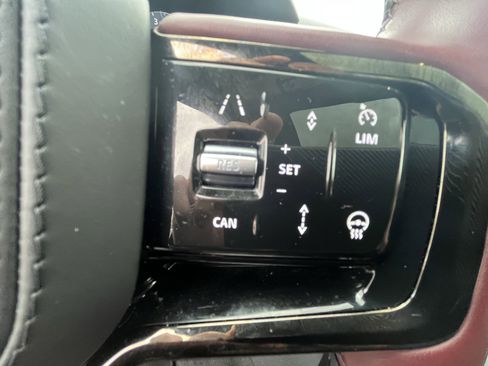 Certified 2025 Land Rover Range Rover Velar Dynamic HSE image 24