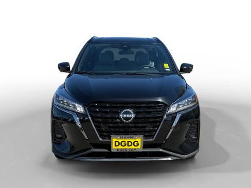 Used 2023 Nissan Kicks SR w/ SR Premium Package FWD image 8