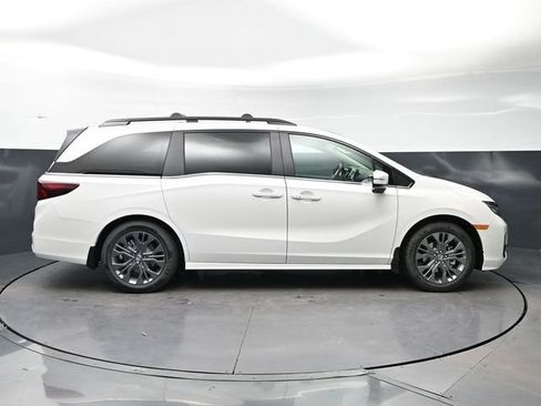 New 2026 Honda Odyssey Touring image 4