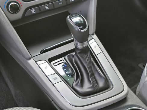 Used 2018 Hyundai Elantra Value Edition FWD image 25