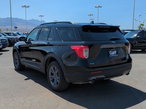 Used 2022 Ford Explorer XLT w/ Equipment Group 202A AWD/4WD image 5