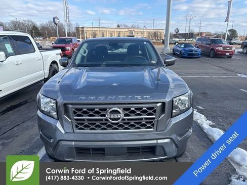 Used 2023 Nissan Frontier SV image 2
