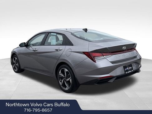 Used 2023 Hyundai Elantra SEL w/ Convenience Package FWD image 3