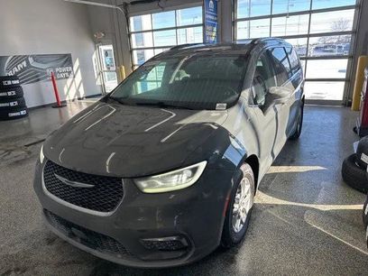 Certified 2021 Chrysler Pacifica Touring-L w/ Uconnect Theater Family Group