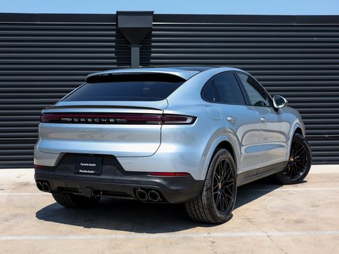 Certified 2025 Porsche Cayenne Coupe image 7