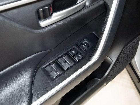 Used 2025 Toyota RAV4 XLE AWD/4WD image 10