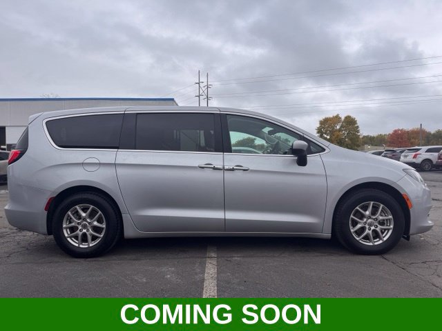 Used 2023 Chrysler Voyager LX FWD image 1