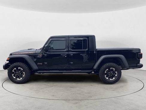 Used 2024 Jeep Gladiator Rubicon w/ Technology Group AWD/4WD image 2