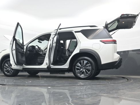 Used 2024 Nissan Pathfinder SV image 44
