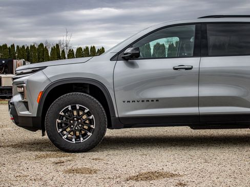 Used 2024 Chevrolet Traverse Z71 image 43