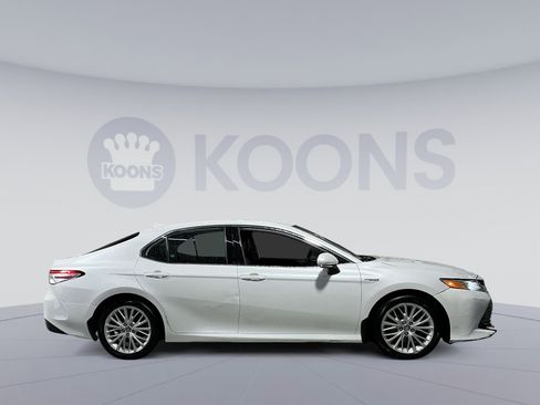 Used 2020 Toyota Camry XLE w/ Sunroof Package image 17