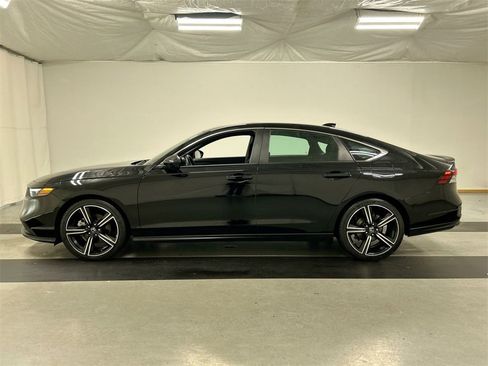 Used 2023 Honda Accord Sport image 11