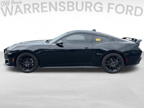 Used 2025 Ford Mustang Coupe RWD image 4