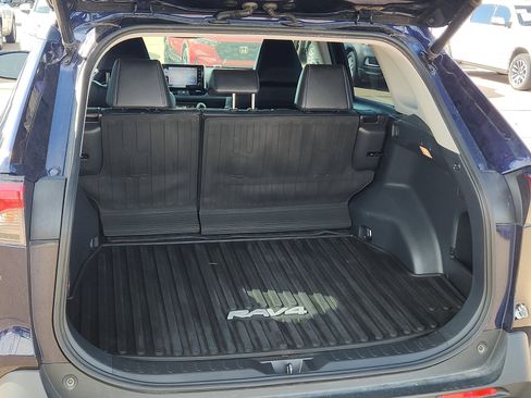 Used 2021 Toyota RAV4 XLE Premium image 8