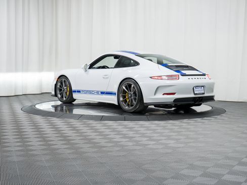 Used 2016 Porsche 911 R RWD image 40