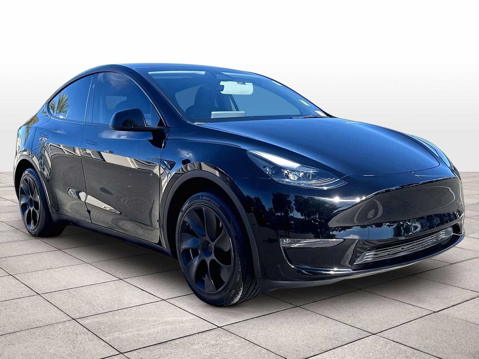 Used 2023 Tesla Model Y AWD image 2