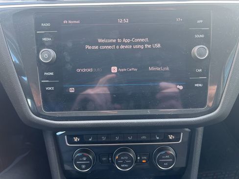 Used 2019 Volkswagen Tiguan SE w/ Panoramic Sunroof Package image 13