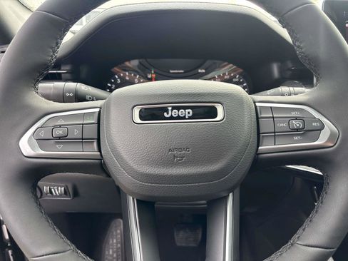 New 2026 Jeep Compass Latitude image 11