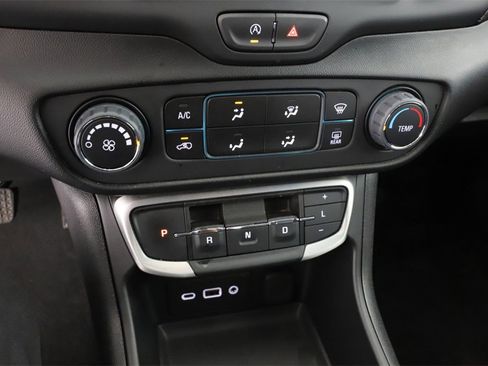 Used 2024 GMC Terrain SLE image 57