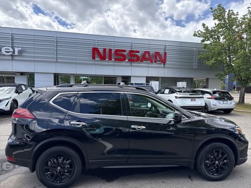 Used 2018 Nissan Rogue SV w/ Premium Package AWD/4WD image 8
