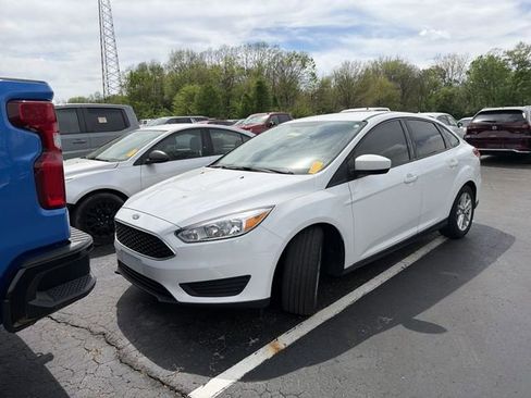 Used 2018 Ford Focus SE FWD image 4