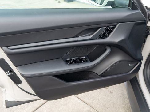 Used 2021 Porsche Taycan RWD image 11