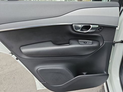 Used 2022 Volvo XC90 T5 Momentum image 33