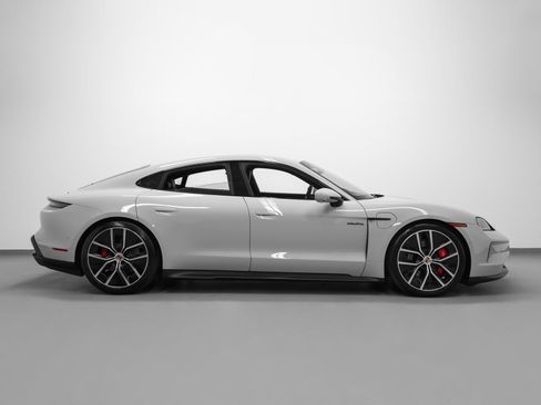 New 2026 Porsche Taycan GTS image 13
