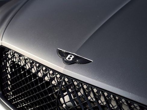 Used 2025 Bentley Bentayga image 6