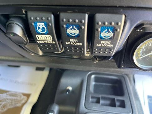 Used 2004 Jeep Wrangler X w/ Convenience Group AWD/4WD image 38