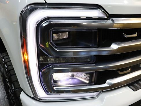 Used 2024 Ford F250 Platinum image 13