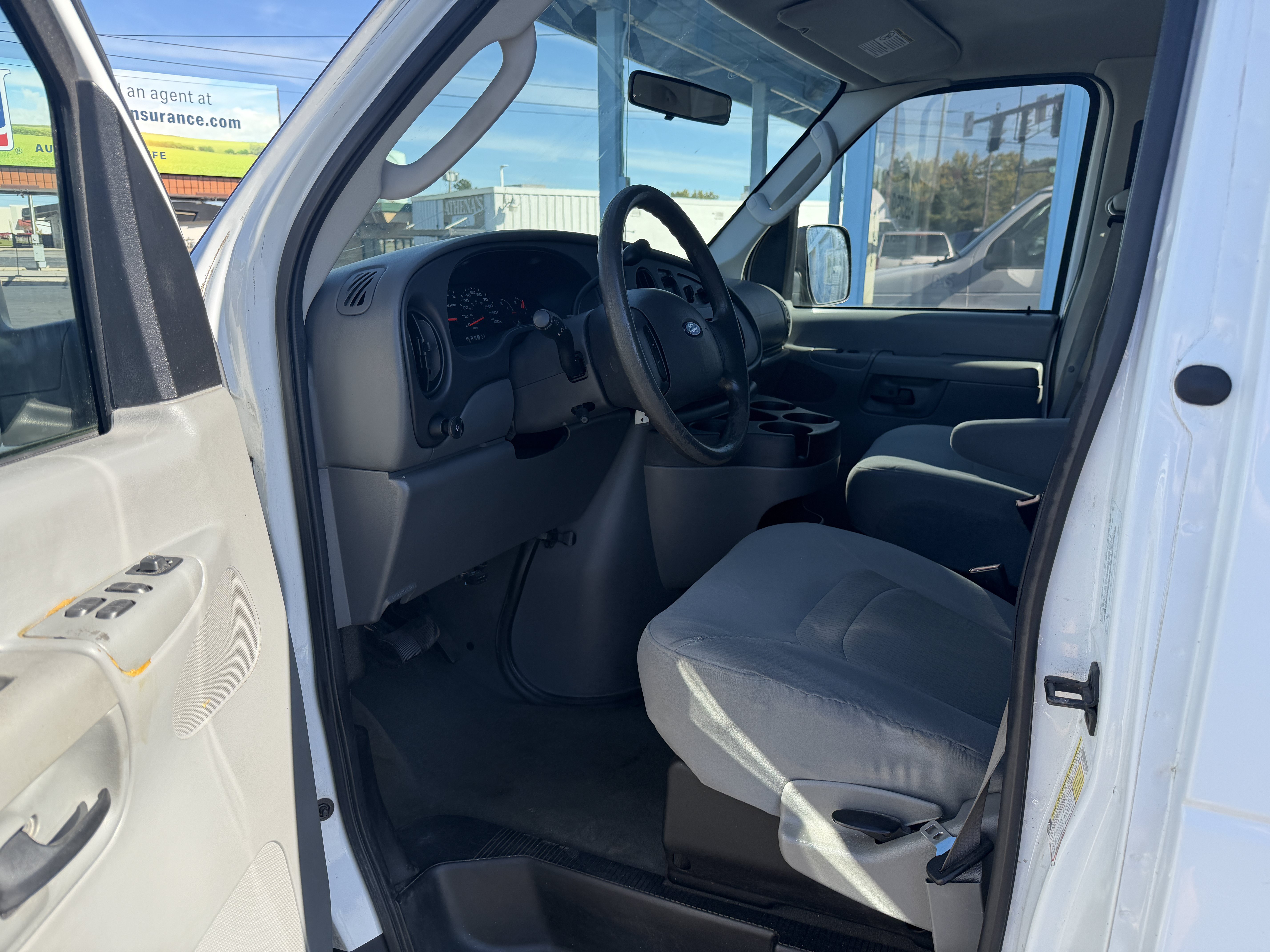 Used 2008 Ford E-350 and Econoline 350 XL RWD image 9