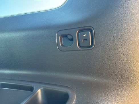 Used 2022 GMC Acadia SLE w/ Driver Convenience Package image 40