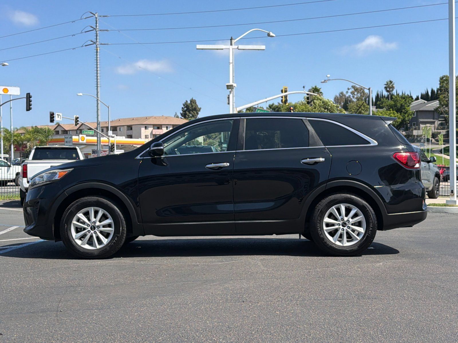Used 2019 Kia Sorento L FWD image 2