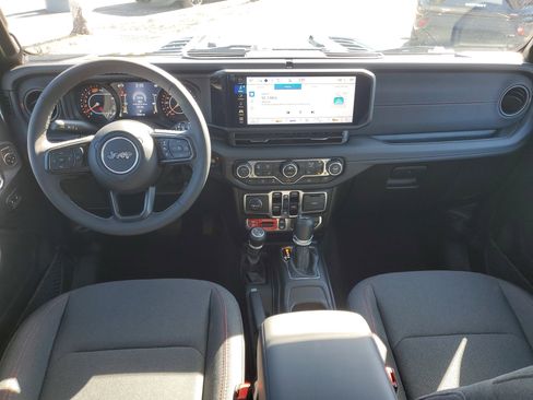 Used 2025 Jeep Wrangler Unlimited Rubicon w/ Convenience Group AWD/4WD image 13