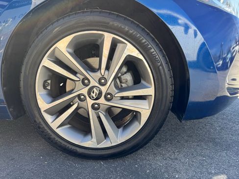Used 2017 Hyundai Elantra Limited image 14